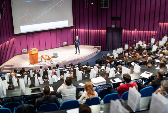 Pourquoi nos prestations théâtrales peuvent apporter une réelle efficacité à vos événements Comment attirer l'attention et renforcer les messages clés ?