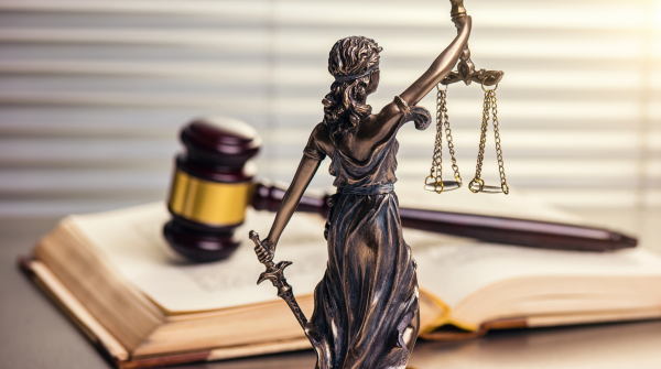 L'Art de la plaidoirie : pourquoi les avocat·e·s doivent exceller en prise de parole en public